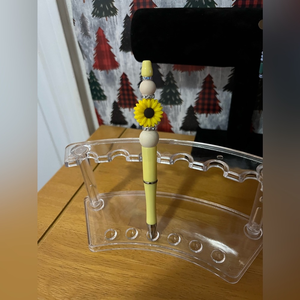 ✨New✨ Hand Beaded Pen 🌼